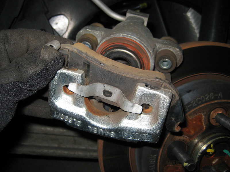 FordCrownVictoriaRearBrakePadsReplacementGuide016