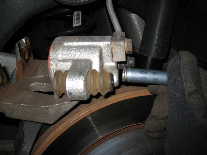 FordCrownVictoriaRearBrakePadsReplacementGuide022