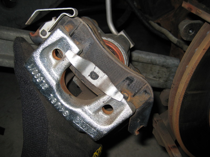 FordCrownVictoriaRearBrakePadsReplacementGuide024