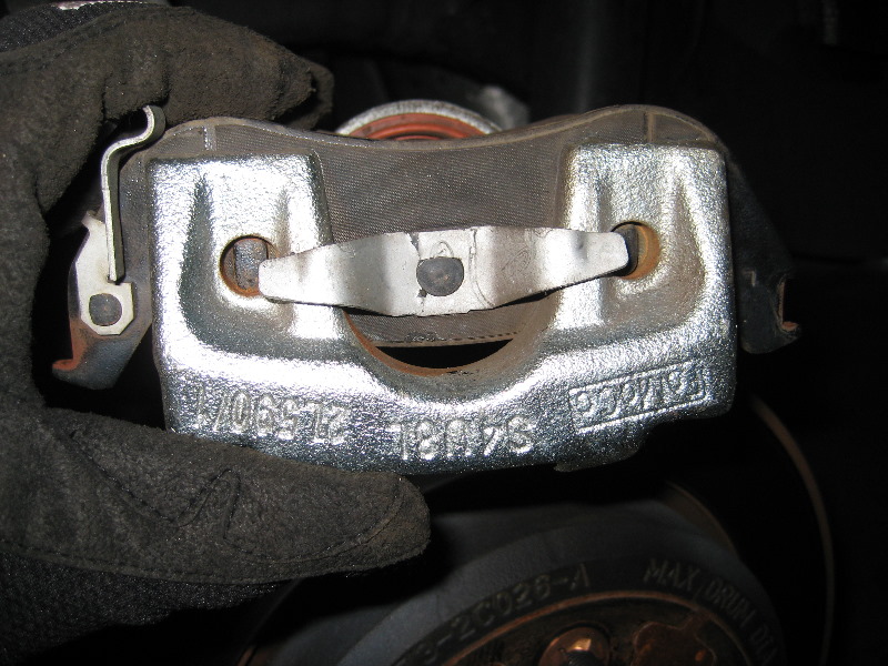 FordCrownVictoriaRearBrakePadsReplacementGuide025