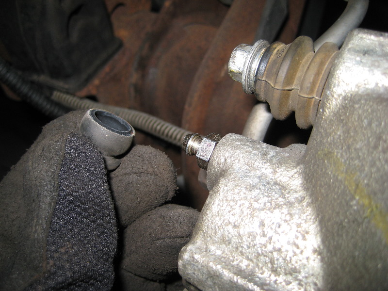 FordCrownVictoriaRearBrakePadsReplacementGuide031