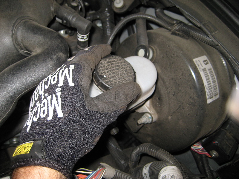 FordCrownVictoriaRearBrakePadsReplacementGuide033