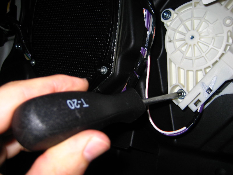 FordEdgePowerWindowMotorReplacementGuide033