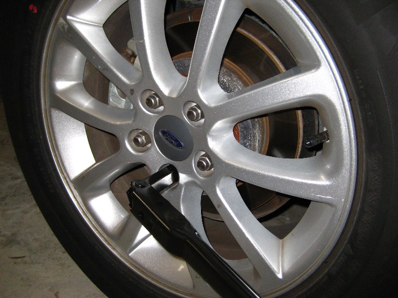 FordEdgeRearBrakePadsReplacementGuide004