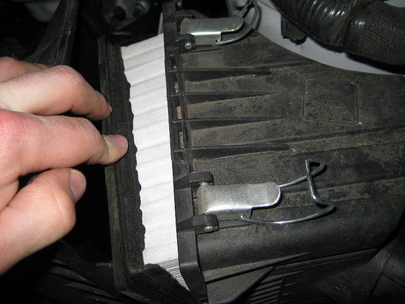 Ford-Escape-Duratec-25-Engine-Air-Filter-Replacement-Guide-011