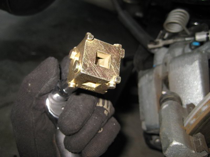 FordExplorerRearDiscBrakePadsReplacementGuide019