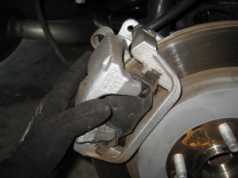 FordExplorerRearDiscBrakePadsReplacementGuide023