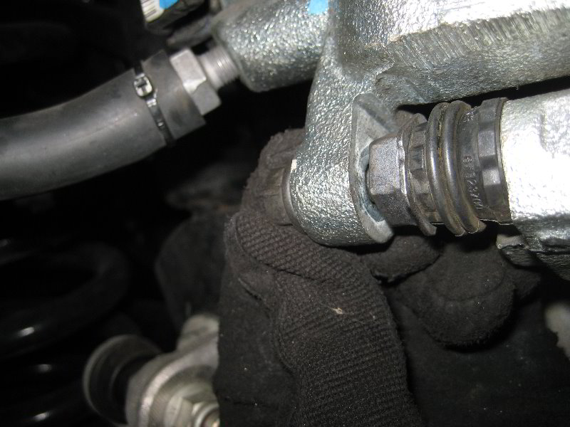 FordExplorerRearDiscBrakePadsReplacementGuide028