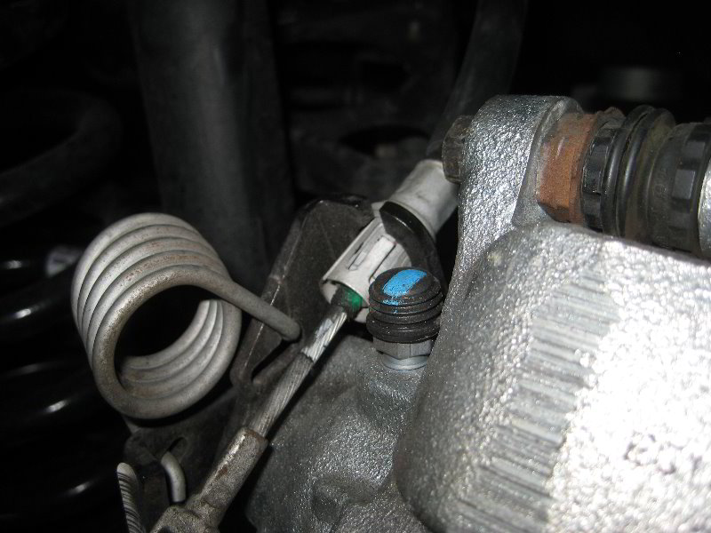 FordExplorerRearDiscBrakePadsReplacementGuide033