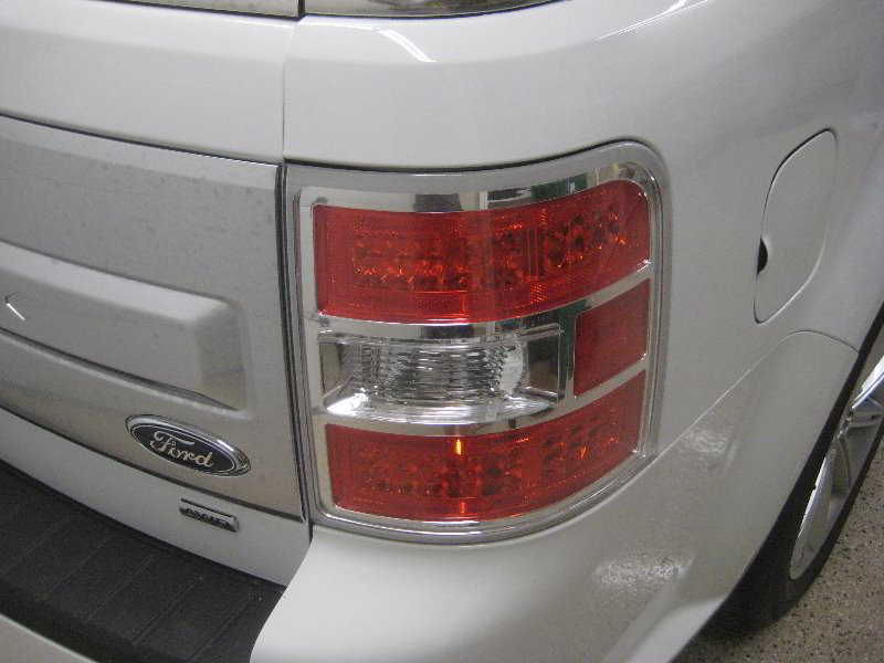 FordFlexReverseTailLightBulbsReplacementGuide001
