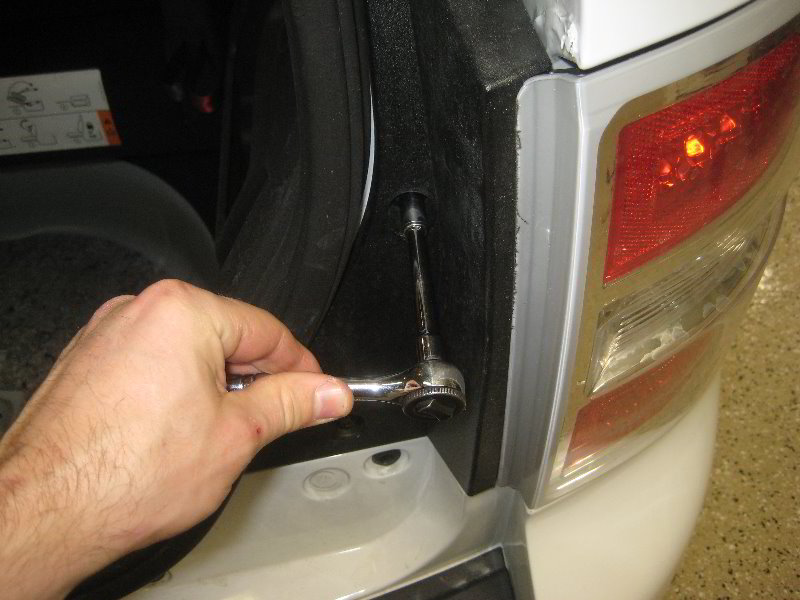 FordFlexReverseTailLightBulbsReplacementGuide004
