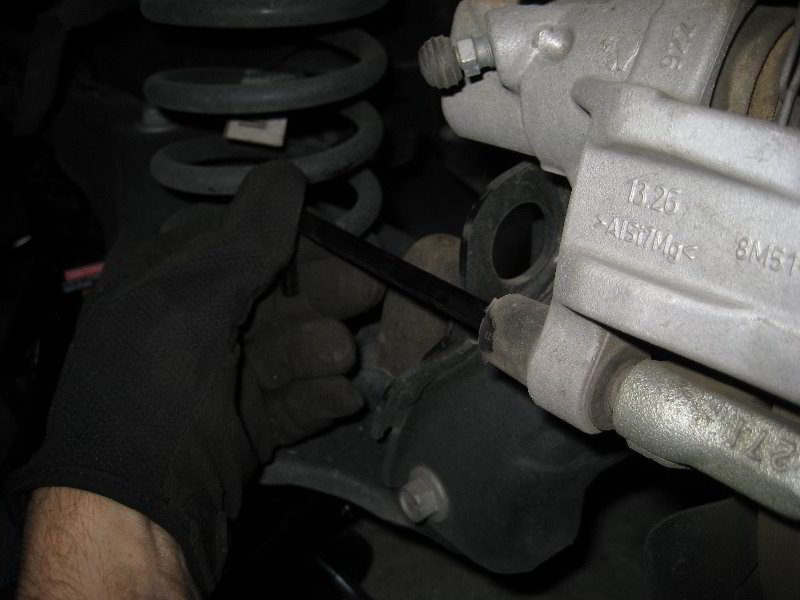 FordFocusRearBrakePadsReplacementGuide015