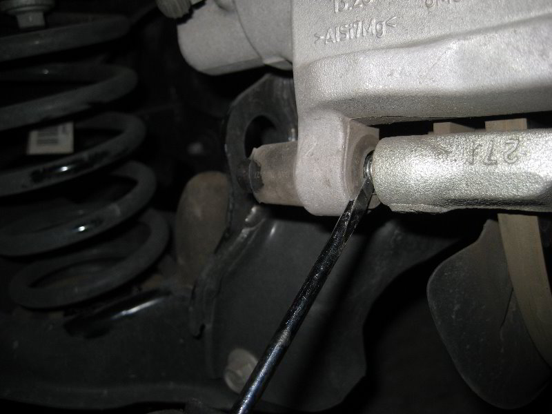 FordFocusRearBrakePadsReplacementGuide016