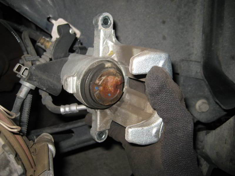 FordMustangRearBrakePadsReplacementGuide014