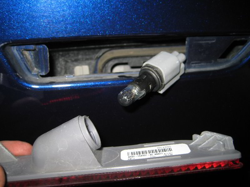 FordMustangRearSideMarkerLightBulbReplacementGuide005