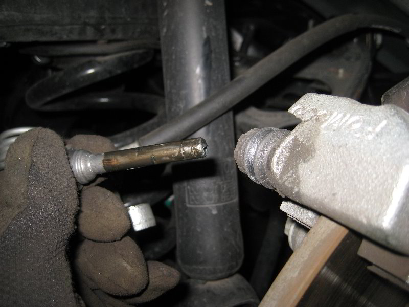 Ford-Taurus-Rear-Disc-Brake-Pads-Replacement-Guide-019