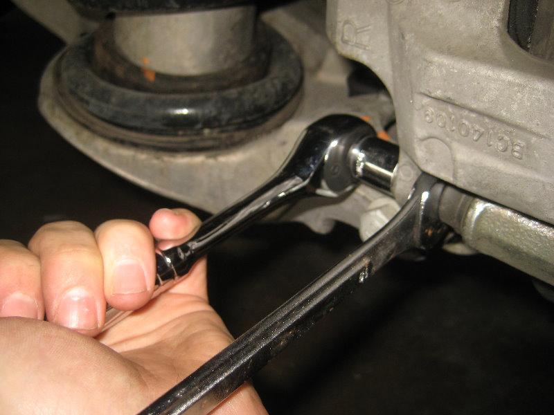 20072016GMCAcadiaRearDiscBrakePadsReplacementGuide012