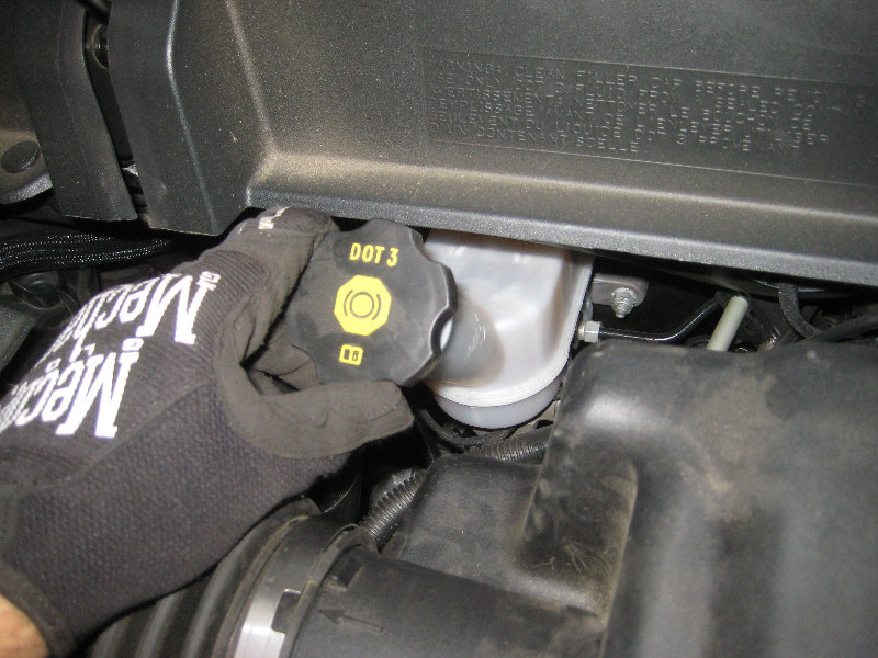 20072016GMCAcadiaRearDiscBrakePadsReplacementGuide026