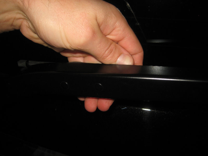 20072016GMCAcadiaRearWindowWiperBladeReplacementGuide006