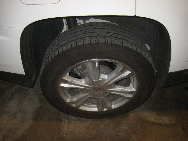 GMCTerrainRearDiscBrakePadsReplacementGuide001