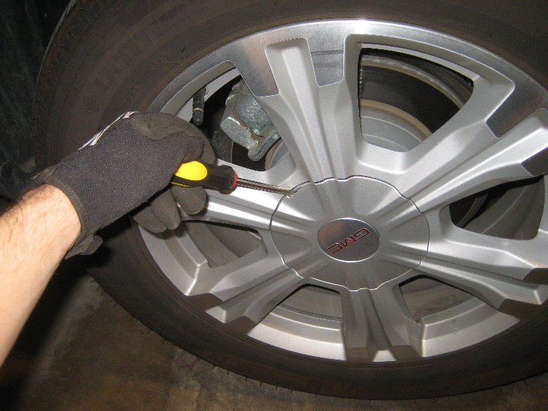 GMCTerrainRearDiscBrakePadsReplacementGuide002