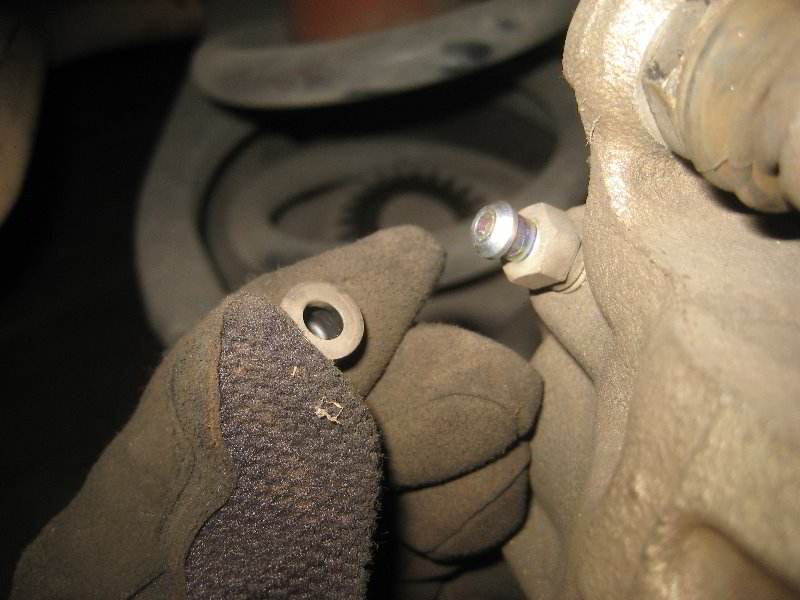 HondaOdysseyRearDiscBrakePadsReplacementGuide034