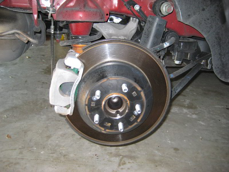 HyundaiSantaFeRearBrakePadsReplacementGuide005