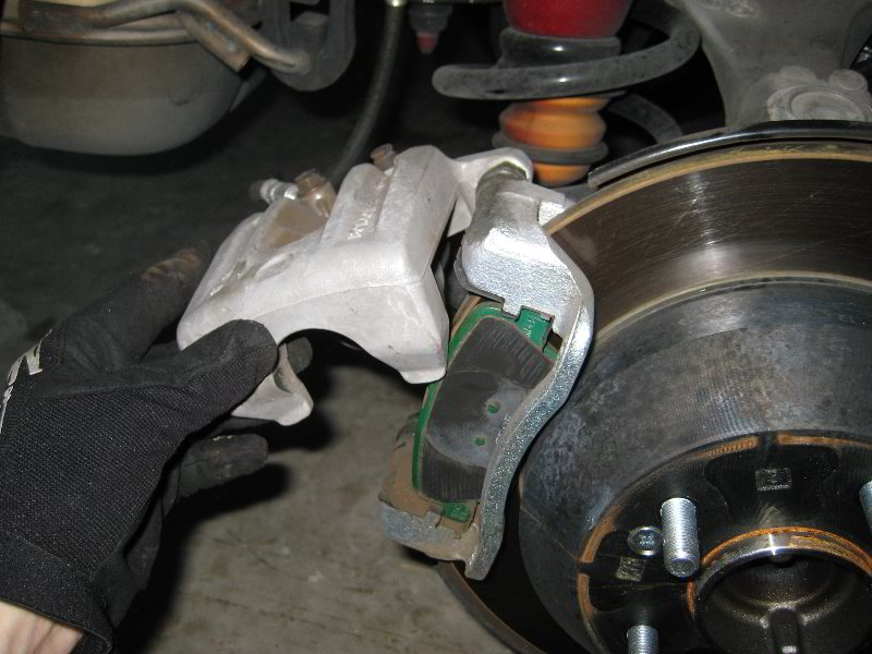 HyundaiSantaFeRearBrakePadsReplacementGuide021