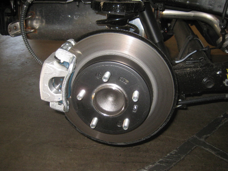 HyundaiVelosterRearBrakePadsReplacementGuide005