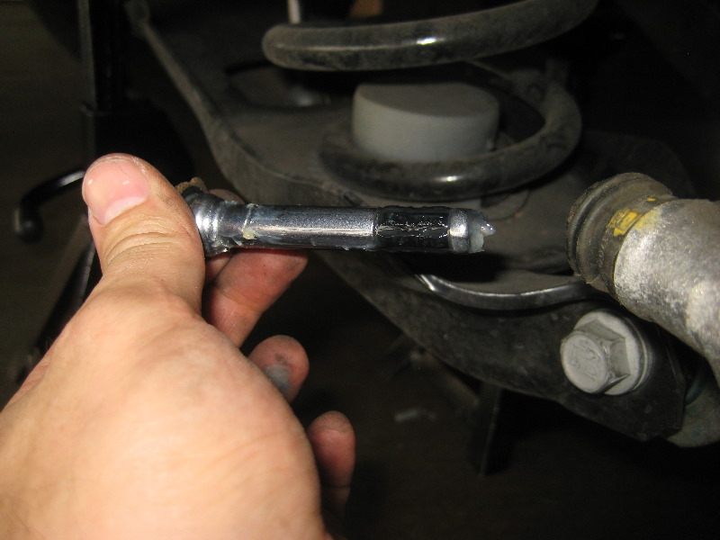 20142018JeepCherokeeRearBrakePadsReplacementGuide021