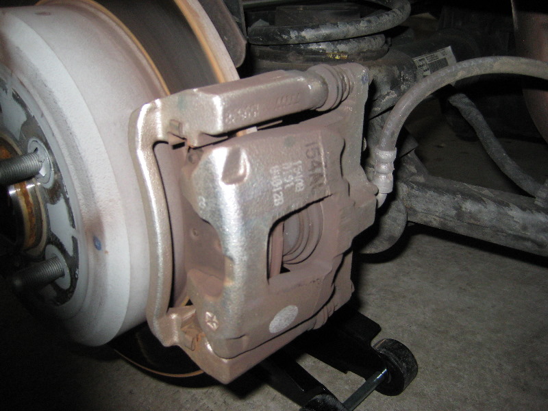 JeepLibertyRearBrakePadsReplacementGuide008