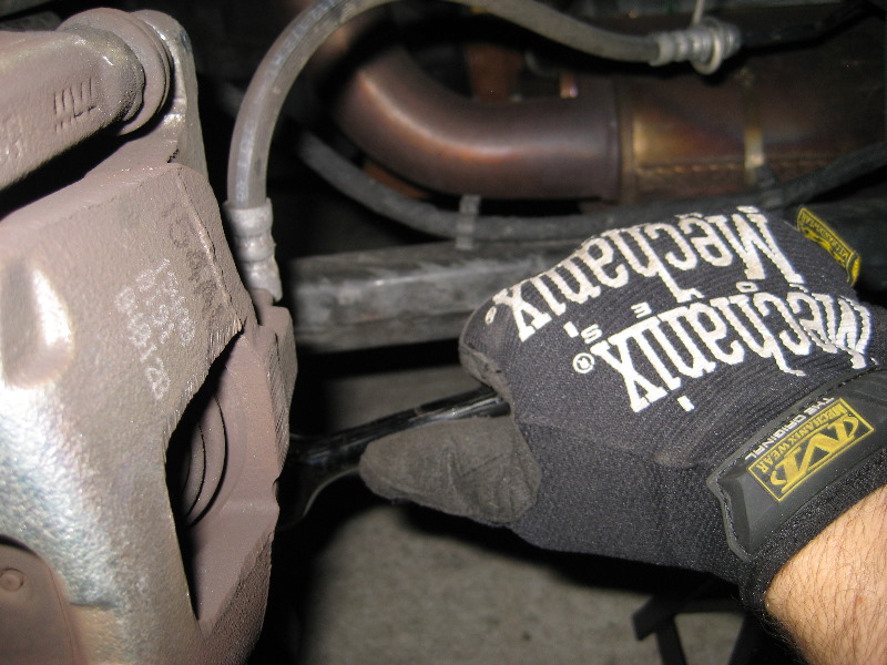 JeepLibertyRearBrakePadsReplacementGuide010