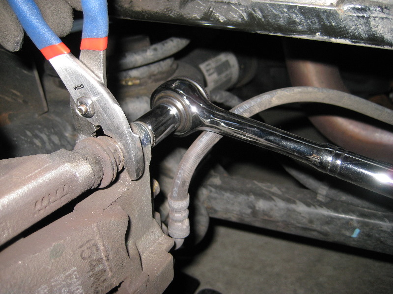 JeepLibertyRearBrakePadsReplacementGuide011