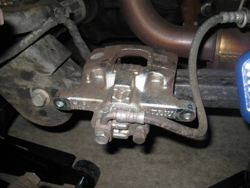 JeepLibertyRearBrakePadsReplacementGuide016