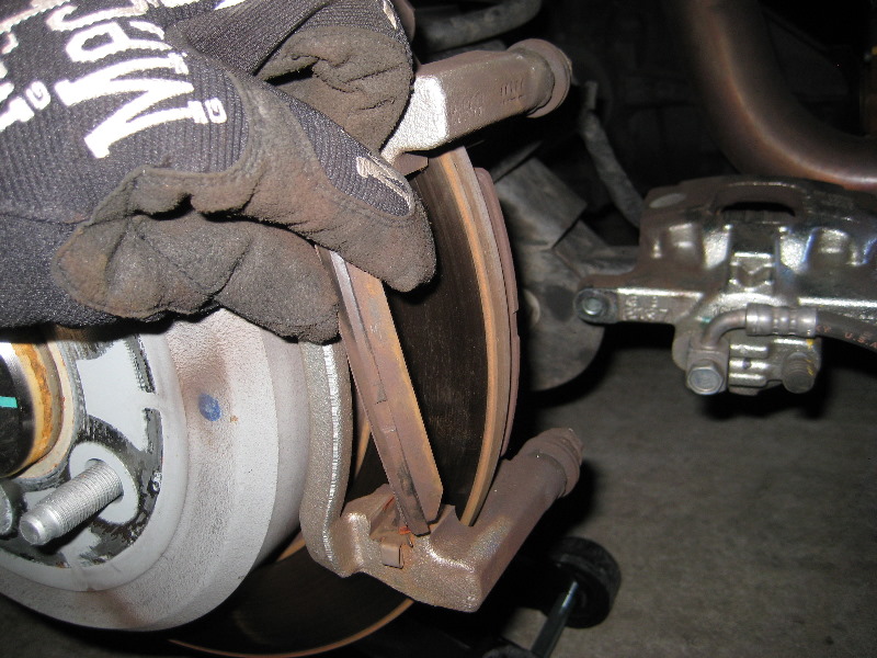 JeepLibertyRearBrakePadsReplacementGuide017