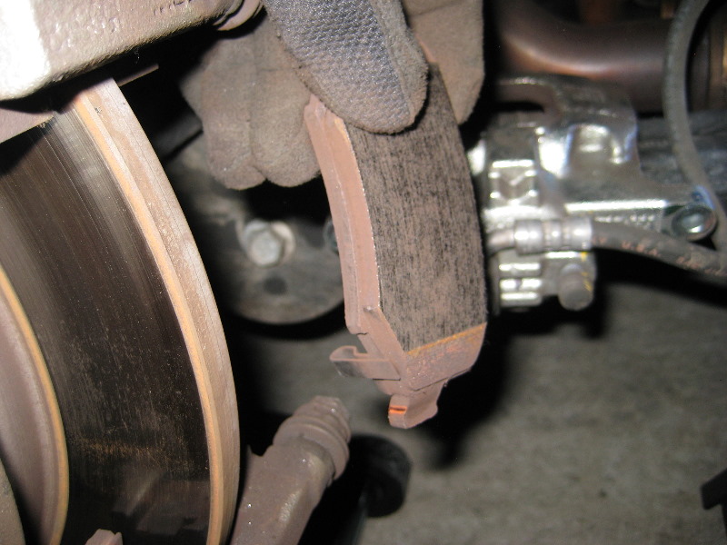 JeepLibertyRearBrakePadsReplacementGuide018