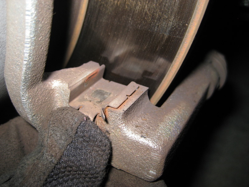 JeepLibertyRearBrakePadsReplacementGuide021