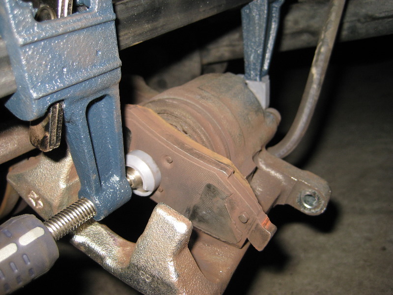 JeepLibertyRearBrakePadsReplacementGuide022