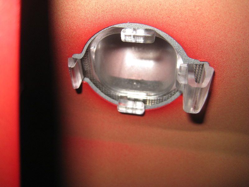 KiaForteLicensePlateLightBulbsReplacementGuide018