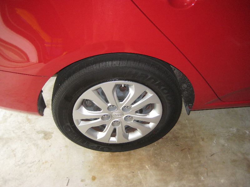 KiaForteRearDiscBrakePadsReplacementGuide001