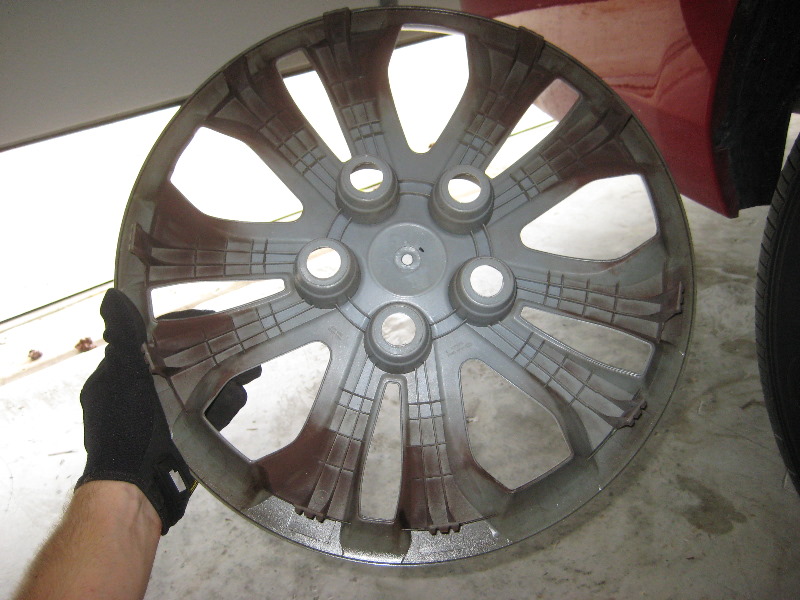 KiaForteRearDiscBrakePadsReplacementGuide006