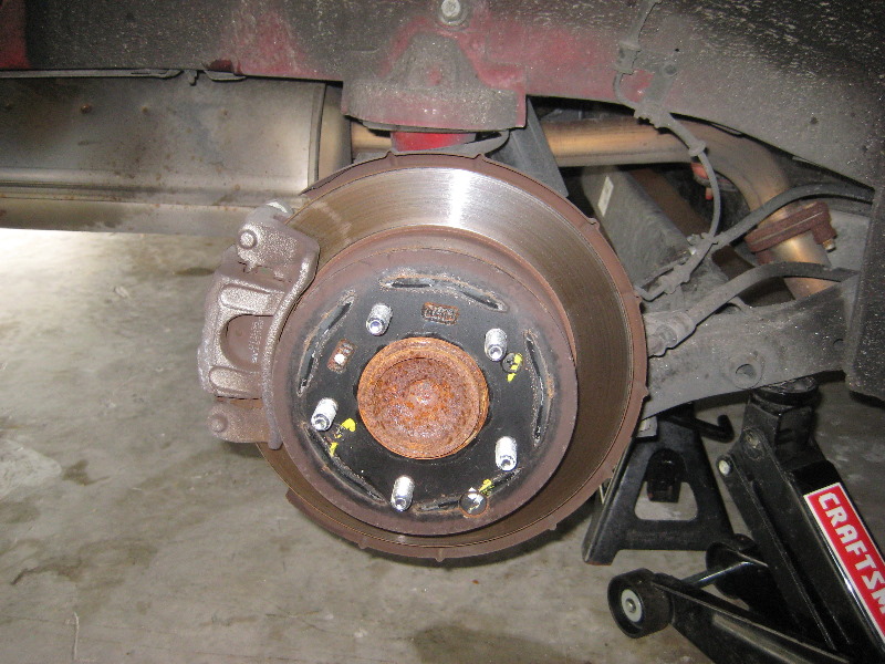 KiaForteRearDiscBrakePadsReplacementGuide007