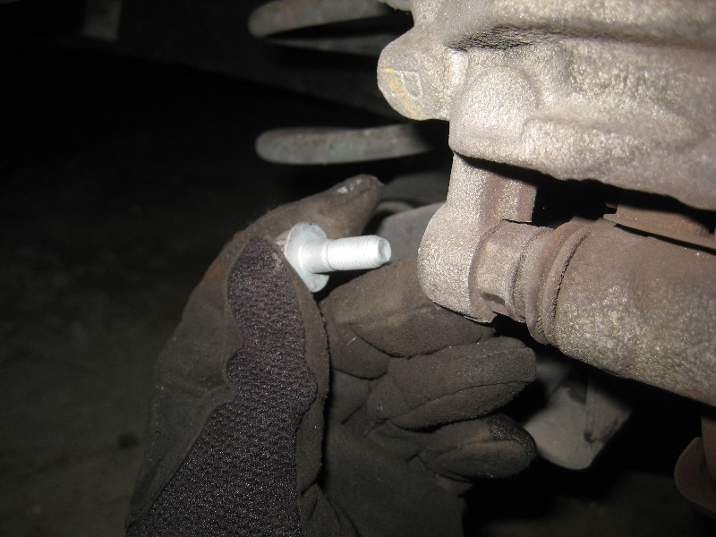 KiaForteRearDiscBrakePadsReplacementGuide010