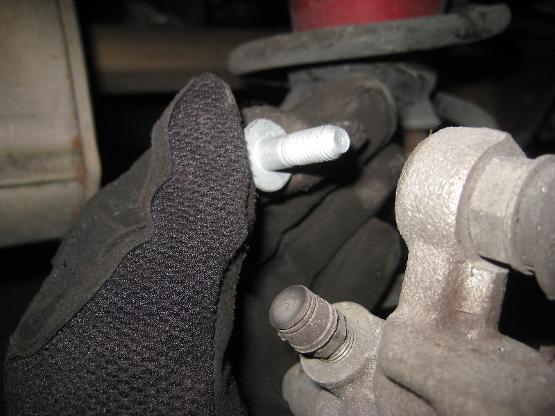 KiaForteRearDiscBrakePadsReplacementGuide011