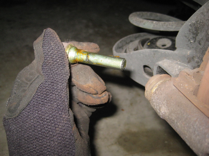 KiaForteRearDiscBrakePadsReplacementGuide017