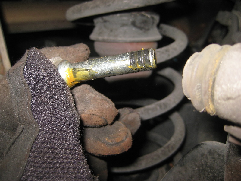 KiaForteRearDiscBrakePadsReplacementGuide018