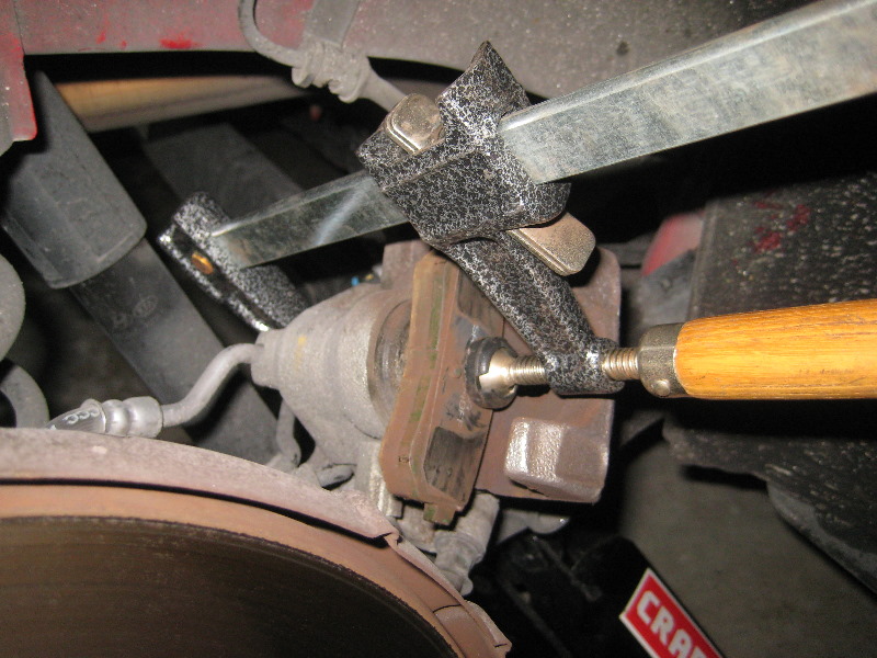 KiaForteRearDiscBrakePadsReplacementGuide019