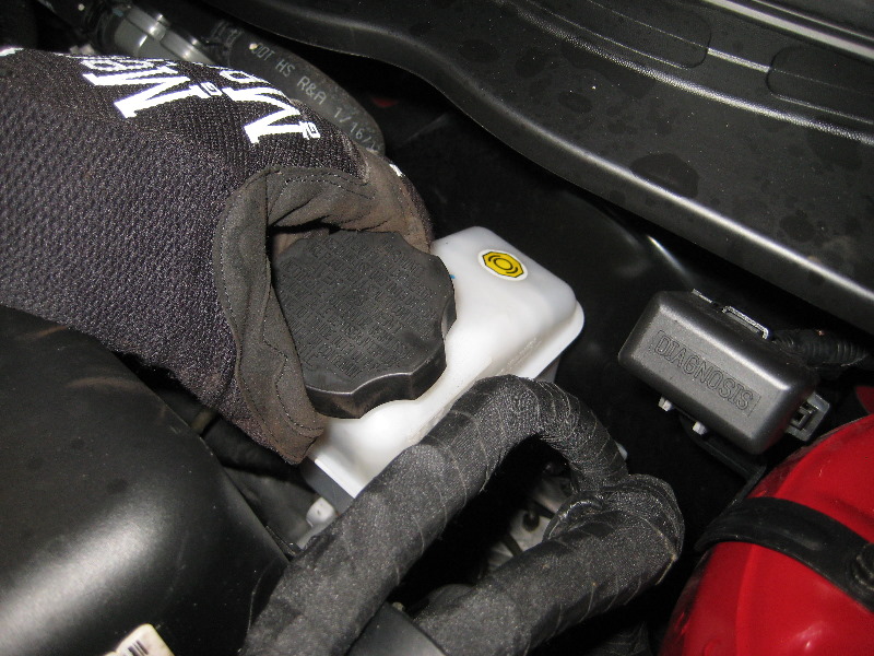 KiaForteRearDiscBrakePadsReplacementGuide023