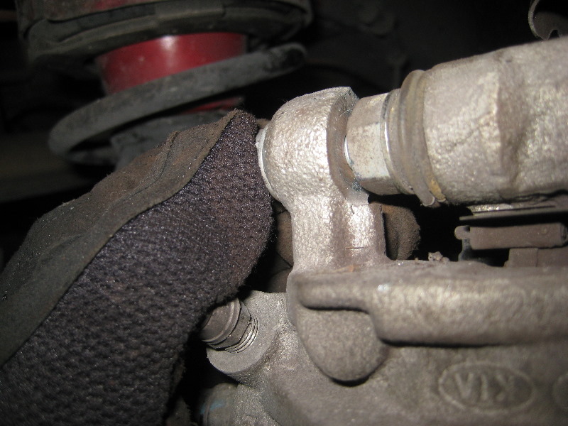 KiaForteRearDiscBrakePadsReplacementGuide029