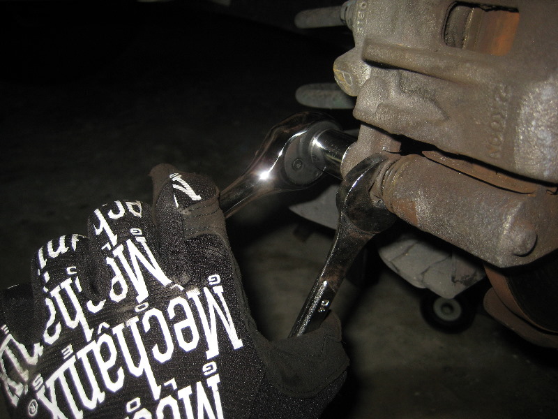 KiaForteRearDiscBrakePadsReplacementGuide030